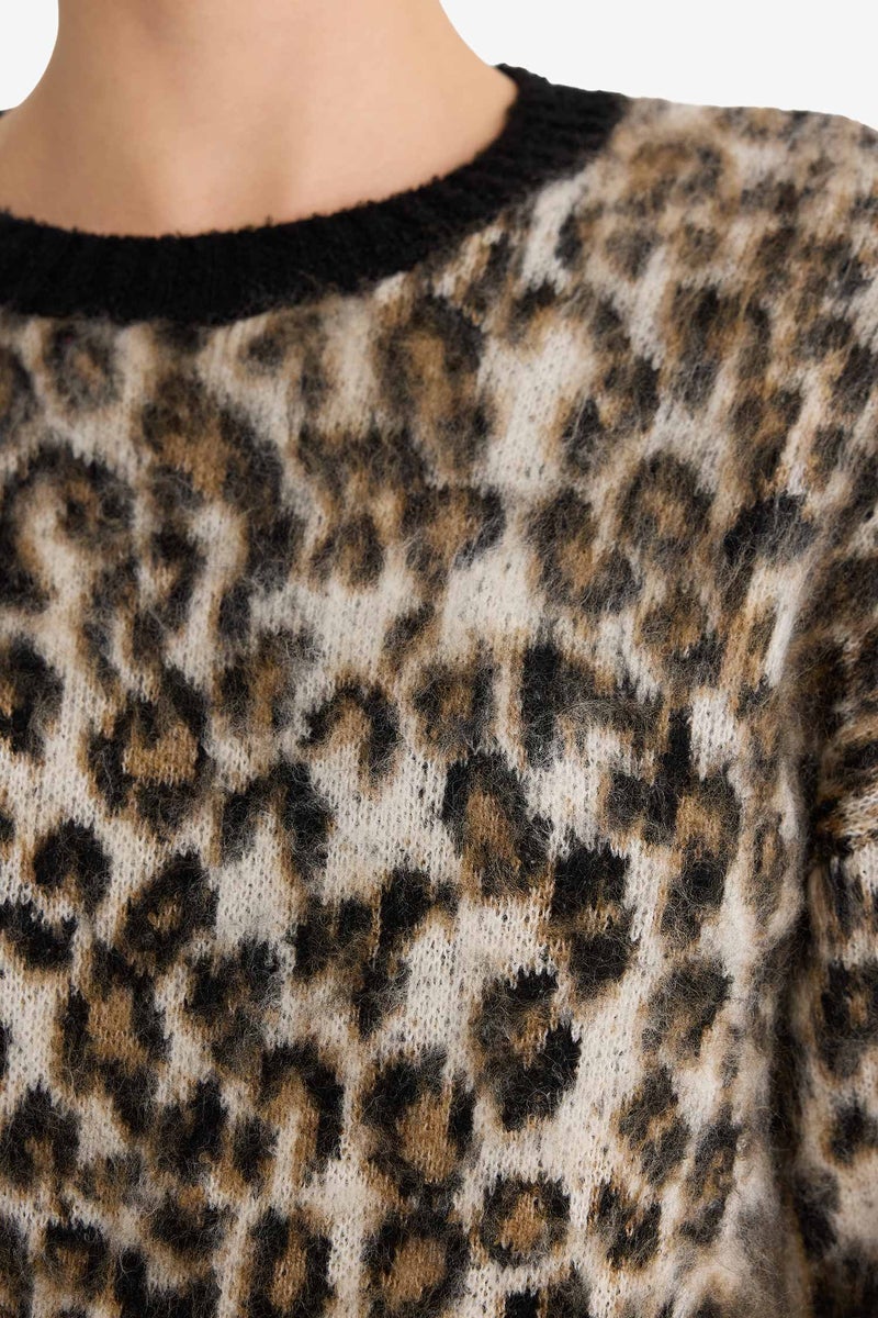 DeFacto Black Woman Oversize Crew Neck Leopard Knitwear Pullover Casual - Image 4